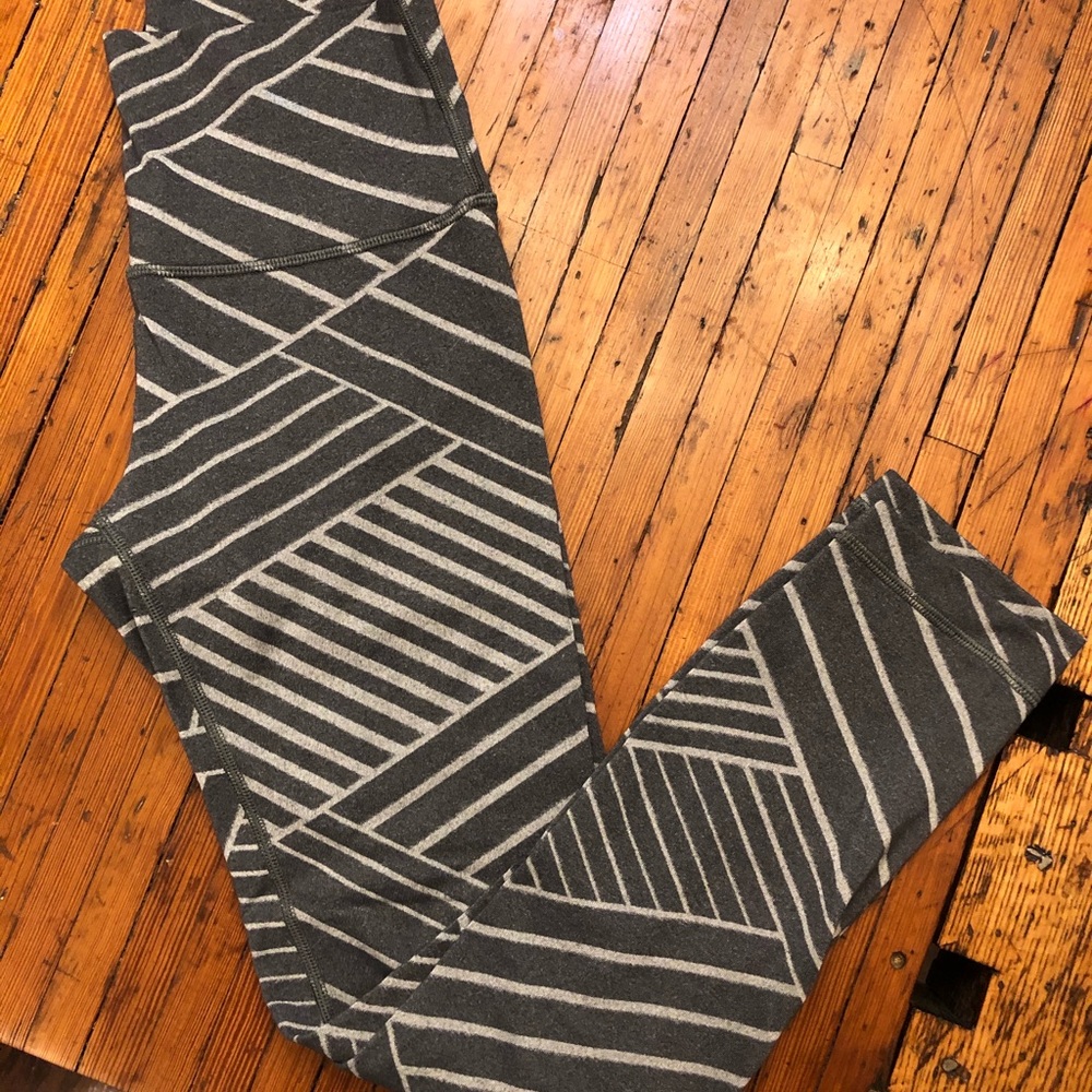 Size 6 lululemon wunder unders